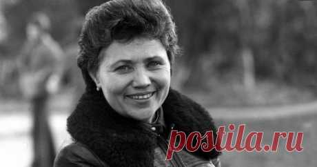 Мадам МиГ. Умерла легендарная лётчик-испытатель Марина Попович Она стала первой женщиной-лётчиком, преодолевшим звуковой барьер на реактивном истребителе МиГ-21.