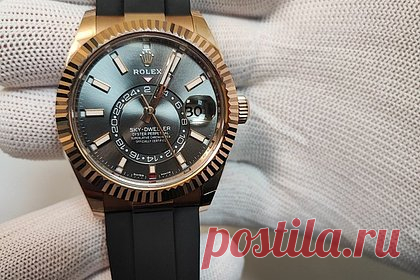 Россиянин пытался незаконно ввезти в страну часы за миллионы рублей и попался. Пассажир рейса из Баку попытался незаконно ввезти в Россию дорогостоящие часы и попался. Сообщается, что 63-летнего мужчину остановили во время прохождения «зеленого» коридора и нашли драгоценность. Россиянин предоставил к таможенному досмотру в аэропорту Домодедово аксессуар люксового бренда Rolex.