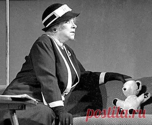 Когда тебе плохо – сильный мужчина поможет, а слабый сделает вид, что ему еще хуже.  (Фаина Раневская)