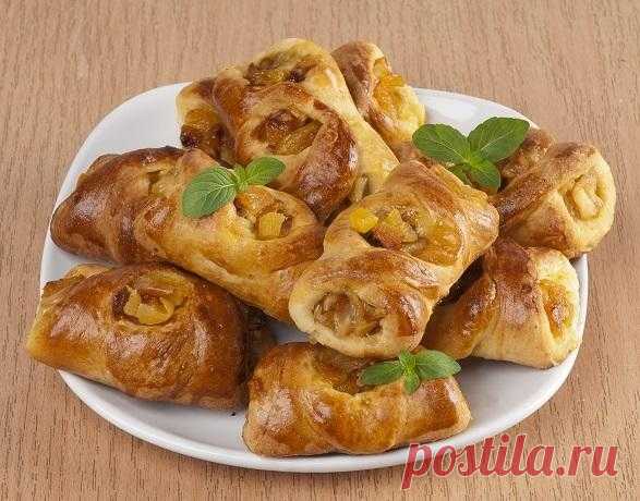 Пирожки с яблоками и курагой из дрожжевого теста: рецепт