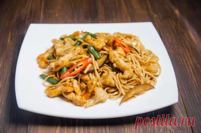 15 простых рецептов лапши вок с курицей