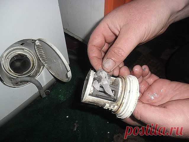 Как почистить стиральную машину своими руками
Сделайте это — Ваша стиральная машина никогда не сломается
Стиральная машинка является одним из предметов бытовой техники, на которую редко обращают внимание в домашнем хозяйстве. Тем не менее, уход за стиральной машиной должен быть регулярным, чтобы избежать появления плесени, запаха и накипи.Именно поэтому мы решили поделиться с вами легким рецептом моющего средства для домашнего применения, который по эффективности не уступа...