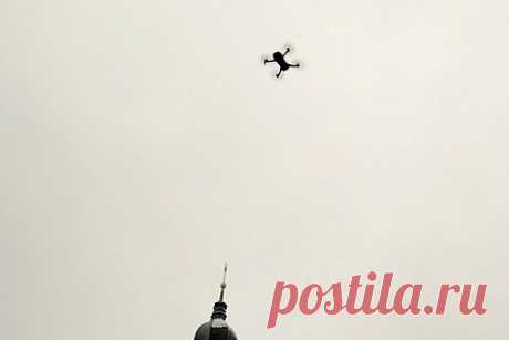 Российский отряд БОБР отчитался об успехах в зоне СВО. Беспилотный отряд быстрого реагирования за 10 месяцев в зоне специальной военной операции уничтожил 50 единиц техники, в том числе немецкие танки Leopard и американские бронемашины пехоты Bradley. По словам командира, тогда мало кто верил, что «игрушки» могут наносить урон противнику.