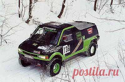 ...На лице инспектора ДПС застыло такое выражение, будто он увидел Годзиллу, вышагивающего среди автомобилей по Можайскому шоссе.