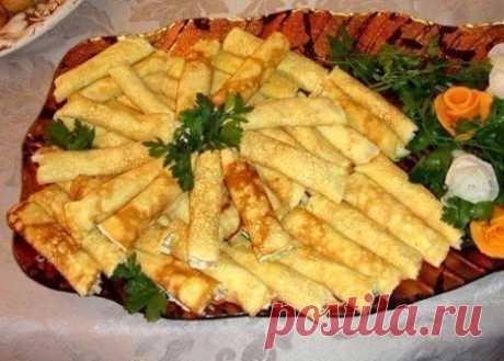Закуска Трубочки https://bigcookbook.tumblr.com Ингредиенты:
Для теста:
яйцо - 4 шт.
майонез - 1 ст. л.
Для начинки:
майонез - по вкусу
чеснок - по вкусу
укроп - по вкусу
огурец - 1-2 шт.
сыр - 50-70 гр.
ветчина -...