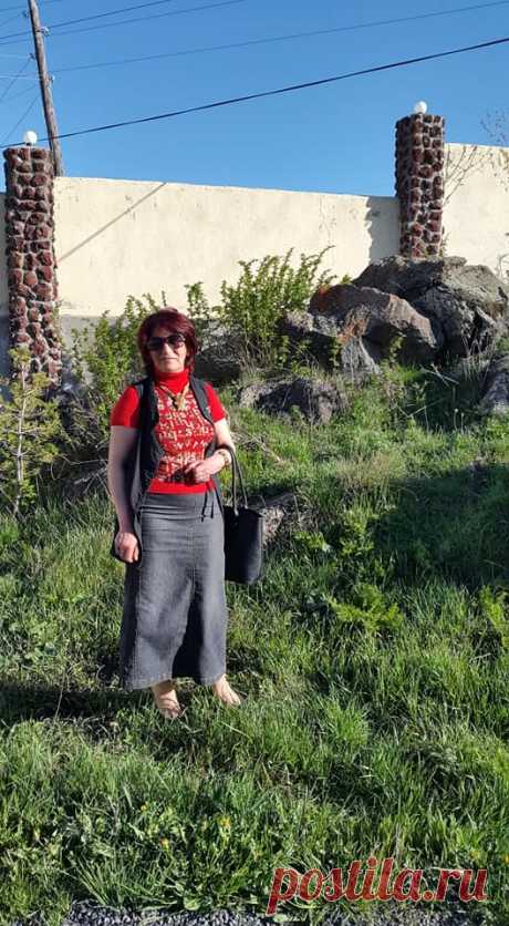 Հայոց հսկաների`ԱՐԱՐԱՏԻ եւ ԱՐԱԳԱԾԻ հովանու ներքո🌼
Ծանրաբեռնված ու հոգնեցուցիչ աշխատանխային խորհրդակցությունից հետո օրն առավել հաճելի ավարտ ունեցավ: Գործընկերներիս հետ ոչ միայն հաճելի ժամանակ անցկացրինք,այլև հիշողության գիրկն ուղարկվող գեղեցիկ լուսանկարներ ունեցանք մայիսյան ծաղկունք ապրող հայրենի Ապարանիս գեղատեսիլ բնաշխարհի գրկում`բիբլիական հաոց լեռների վեհաշուք տեսքով զմայլված.....