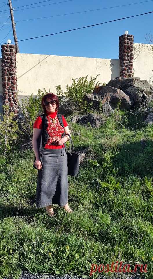 Հայոց հսկաների`ԱՐԱՐԱՏԻ եւ ԱՐԱԳԱԾԻ հովանու ներքո🌼
Ծանրաբեռնված ու հոգնեցուցիչ աշխատանխային խորհրդակցությունից հետո օրն առավել հաճելի ավարտ ունեցավ: Գործընկերներիս հետ ոչ միայն հաճելի ժամանակ անցկացրինք,այլև հիշողության գիրկն ուղարկվող գեղեցիկ լուսանկարներ ունեցանք մայիսյան ծաղկունք ապրող հայրենի Ապարանիս գեղատեսիլ բնաշխարհի գրկում`բիբլիական հաոց լեռների վեհաշուք տեսքով զմայլված.....