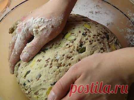 Это самый полезный хлеб в мире, и его можно приготовить дома!