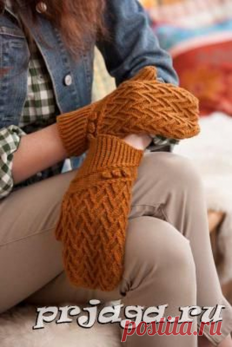 Узорчатые варежки спицами