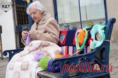 104-летняя бабушка украшает свой город связанными вручную вещами - Искусство здоровой жизни