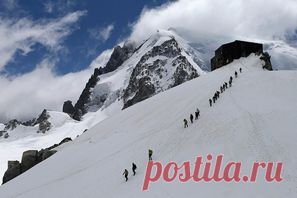 Вот как воевать с русскими после этого?....... 

Жила - была,одна британка и была у нее хрустальная мечта забраться на гору .
Британская путешественница Сэди Уайтлокс (Sadie Whitelocks) рассказала в своей колонке о подъеме на Монблан. Об этом сооб…