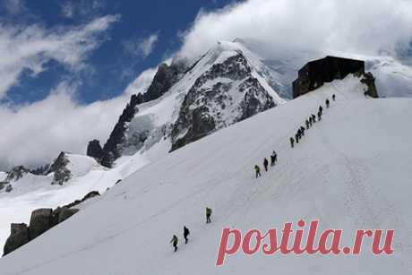 Вот как воевать с русскими после этого?.......
Жила - была,одна британка и была у нее хрустальная мечта забраться на гору .
Британская путешественница Сэди Уайтлокс (Sadie Whitelocks) рассказала в своей колонке о подъеме на Монблан. Об этом сооб…