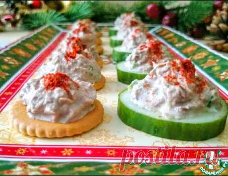 Канапе из тунца на кружочке огурца – кулинарный рецепт