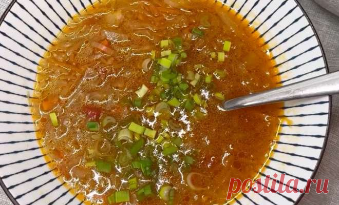 Щи из квашеной капусты с говядиной простой рецепт пошаговый Готовим вкусный Щи из квашеной капусты с говядиной классический простой рецепт в домашних условиях. Самые вкусные, которые я только пробовала 😁🔥 Раньше я добавляла сразу капусту в суп без тушения. А именно тушение дает обалденный вкус 💣 В этом рецепте нет картофеля, но думаю вы можете добавить 😁