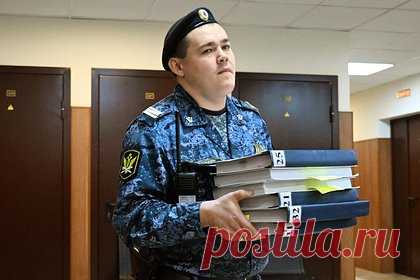 Сжегшие россиянина члены банды получили длительные сроки. Воронежский областной суд огласил приговор 48-летнему Алим-оглы Радихону, 30-летнему Сергею Метику и 45-летнему Андрею Басинскому, которые расправились с жителем города Лиски. Установлено, что в январе 2020 года банда похитила 34-летнего мужчину и отвезла в дом одного из фигурантов. Там потерпевшего стали избивать.