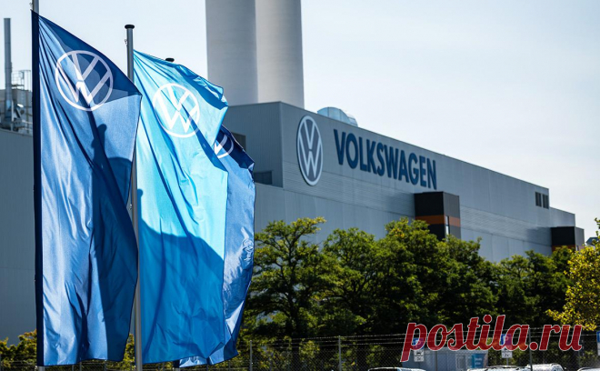 Bloomberg сообщил, что новый удар по Шольцу нанесет Volkswagen. Германия отстает с точки зрения конкурентоспособности, заявил глава Volkswagen. Концерн задумался о радикальных мерах экономии и разрыве соглашения с профсоюзами