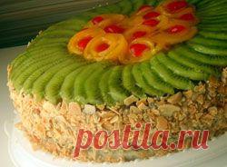 Торт с медовыми бисквитными коржами, сметанным кремом и фруктами | Вкусная кулинария в простых рецептах