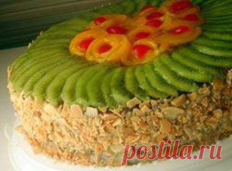 Торт с медовыми бисквитными коржами, сметанным кремом и фруктами | Вкусная кулинария в простых рецептах