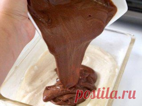 Воздушный мраморный пирог с клубничным соусом | Готовим вместе