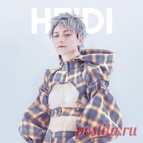 Больше торсов, хороших и разных!. Большая (очень) подборка на тему как можно показать красивые (или не очень, тут уж как повезло) мужской торс и пресс за счёт необычных вырезов на одежде:Читать дальше