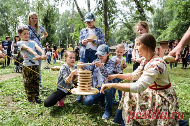 Рубка шашкой и буза: фестиваль «Победные традиции» собрал несколько тысяч челябинцев - Фоторепортаж