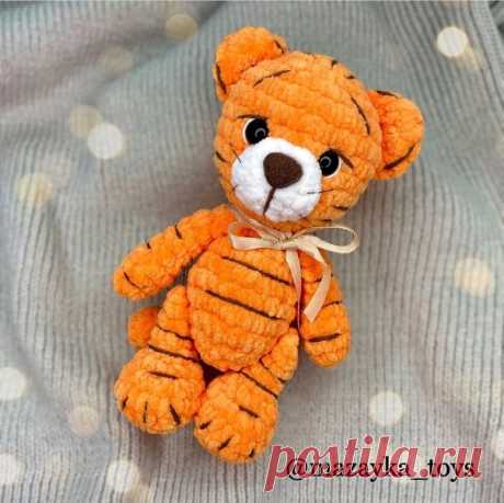ПЛЮШЕВЫЙ ТИГРЁНОК
Автор - mazayka_toys
Размер игрушки: 17 см
Материалы:
-Пряжа Himalaya Dolphin Baby №316 (оранжевый) - меньше половины мотка
Показать полностью...