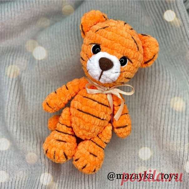 ПЛЮШЕВЫЙ ТИГРЁНОК
Автор - mazayka_toys
Размер игрушки: 17 см
Материалы:
-Пряжа Himalaya Dolphin Baby №316 (оранжевый) - меньше половины мотка
Показать полностью...