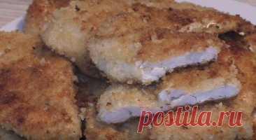 Куриная Грудка в Панировочных Сухарях Очень Вкусная Куриная грудка в панировочных сухарях на сковороде - быстрый рецепт. За счёт панировки курица получается очень сочной и нежной.