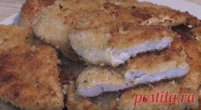 Куриная Грудка в Панировочных Сухарях Очень Вкусная Куриная грудка в панировочных сухарях на сковороде - быстрый рецепт. За счёт панировки курица получается очень сочной и нежной.