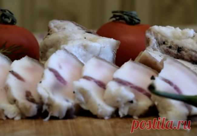 Сало сухого посола: жарим лавровый лист и натираем мясо