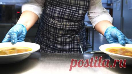 В школе Нижнего Тагила детям дали хлеб с осколками стекла. В Нижнем Тагиле родители пожаловались на то, что детям подали хлеб со стеклом в столовой местной школы. Об этом сообщает 66.ru. Осколки обнаружили первоклассники. По словам родителей, один из учащихся порезал стеклом язык. Как сообщила ...