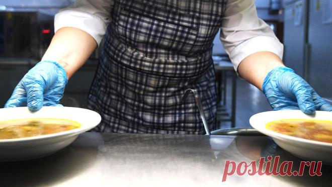 В школе Нижнего Тагила детям дали хлеб с осколками стекла. В Нижнем Тагиле родители пожаловались на то, что детям подали хлеб со стеклом в столовой местной школы. Об этом сообщает 66.ru. Осколки обнаружили первоклассники. По словам родителей, один из учащихся порезал стеклом язык. Как сообщила ...