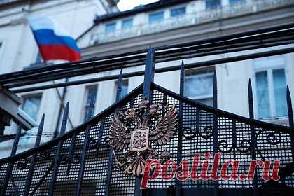 В России указали на отведенную Западом роль радиоактивного могильника Украине. Заявления первого заместителя министра обороны Великобритании Джеймса Хиппи о передаче Киеву снарядов с обедненным ураном свидетельствуют о том, что Запад уготовил Украине роль радиоактивного «могильника». На это указало посольство РФ в Лондоне.