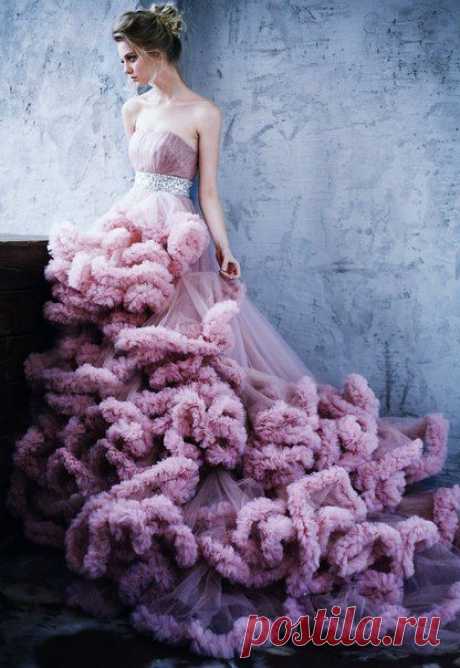 Роскошное платье с бесплатной доставкой курьером!