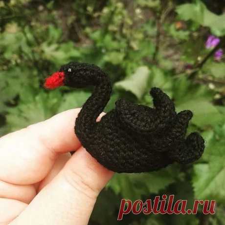 Бесплатный мастер-класс по вязанию Брошь Лебедь крючком. Автор неизвестен. 🧶Схемы вязания игрушек IRINELY.ART🧵