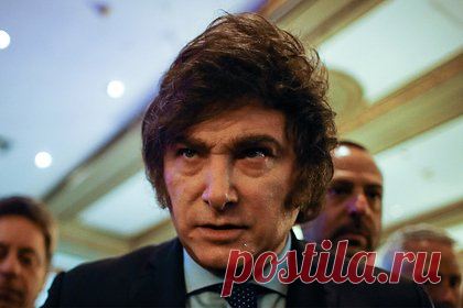 Президент Аргентины рассказал о сексе втроем и одном семяизвержении в три месяца. Политик Хавьер Милей, победивший на президентских выборах в Аргентине, предпочитает секс втроем. При этом он особо подчеркивал, что в 90 процентах случаев троица состояла из него и двух женщин. В остальных случаях в сексе участвовали двое мужчин и одна женщина. В прошлом Милей работал секс-инструктором.