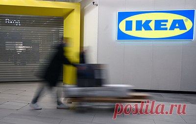 В Ленобласти сотрудники закрытого магазина IKEA провели предупредительную забастовку. По словам органайзера профсоюза лесных отраслей Александра Илларионова, работники магазина требуют сохранения рабочих мест или достойные условия ухода, а также коллективных переговоров с работодателем
