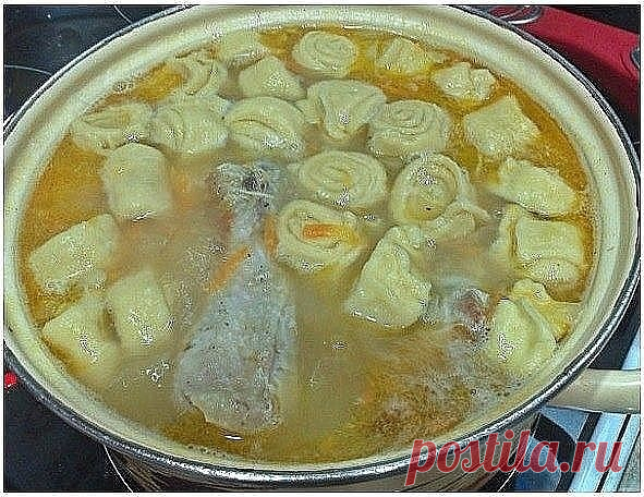 КУРИНЫЙ СУП  С ЧЕСНОЧНЫМИ ГАЛУШКАМИ-РУЛЕТИКАМИ