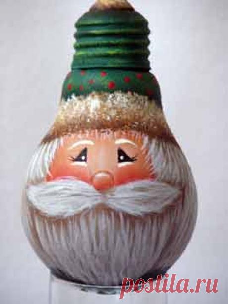 Painted light bulb...here's a free original SANTA design!