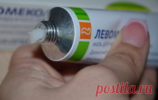Левомеколь мазь: от чего помогает, состав и свойства. Полезные свойства левомеколя, о которых вы еще не знали Левомеколь мазь: от чего помогает, насколько она эффективна при гнойниках и угрях, кому нельзя применять эту мазь
