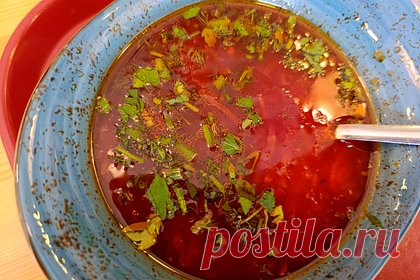 Раскрыты необычные предпочтения россиян при приготовлении борща