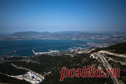 Выброс нефти с греческого танкера произошел в Черном море под Новороссийском. Залповый выброс нефти с греческого танкера Minerva Symphony произошел в Черном море под Новороссийском при погрузке с терминала Каспийского трубопроводного консорциума (КТК). Создан оперативный штаб с участием сил и средств КТК, аварийно-спасательные подразделения занимаются устранением последствий.