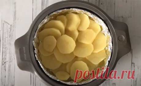 Закладаю у духовку м’ясце з картопелькою, а за 1 годину дістаю: і рідні наїдаються досхочу, і посуд не мию | Одна Хвилина