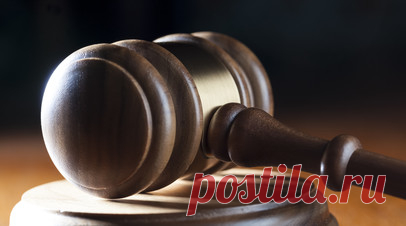 В ЯНАО выплатят компенсацию ребёнку после падения на него льда с крыши. В Ямало-Ненецком автономном округе управляющая компания Шурышкарского района по решению суда выплатит компенсацию морального вреда семье ребёнка, пострадавшего вследствие падения наледи с крыши. Читать далее