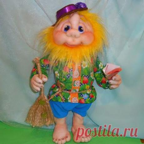 Домовой,а назвать его я не знаю как,  помогите подобрать имя для этого симпотяги)))