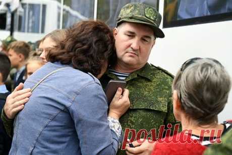 В России предложили не отпускать мужчин на СВО без согласия жены. Депутат Липецкого областного совета Анатолий Емельянов предложил не отпускать женатых мужчин на специальную военную операцию без согласия их жен. Автор инициативы намерен обратиться с предложением в Минобороны. Подобная мера уже используется в некоторых подразделениях, добавил он.