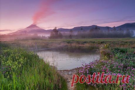 Рассвет в Кроноцком заповеднике, Камчатка. Автор фото — Денис Будьков: nat-geo.ru/photo/user/1438/  |   National Geographic Россия