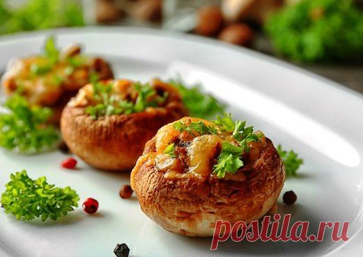 Гастрономическое удовольствие: 5 рецептов фаршированных шампиньонов — Фактор Вкуса