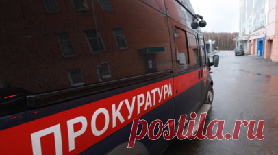 Прокуратура Ленобласти проверяет пять складов по делу об отравлении суррогатом. Прокуратура Ленинградской области организовала проверки на пяти складах временного хранения алкоголя и изъяла более 5 тыс. литров спиртосодержащей жидкости в рамках расследования уголовного дела о массовом отравлении суррогатом в регионе. Читать далее