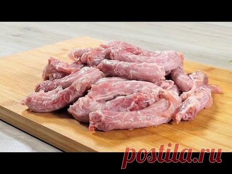 Мало кто так готовит куриные шейки! Моя семья просит ее готовить каждую неделю! Легкий рецепт!